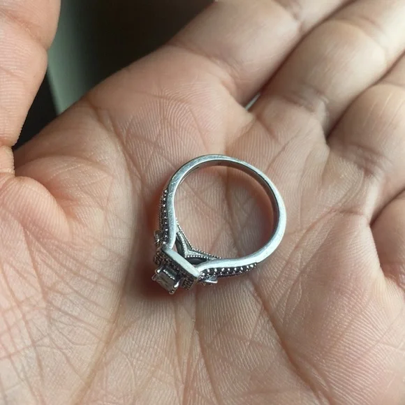 10k White Gold Diamond Engagement Ring - Picture 10 of 12